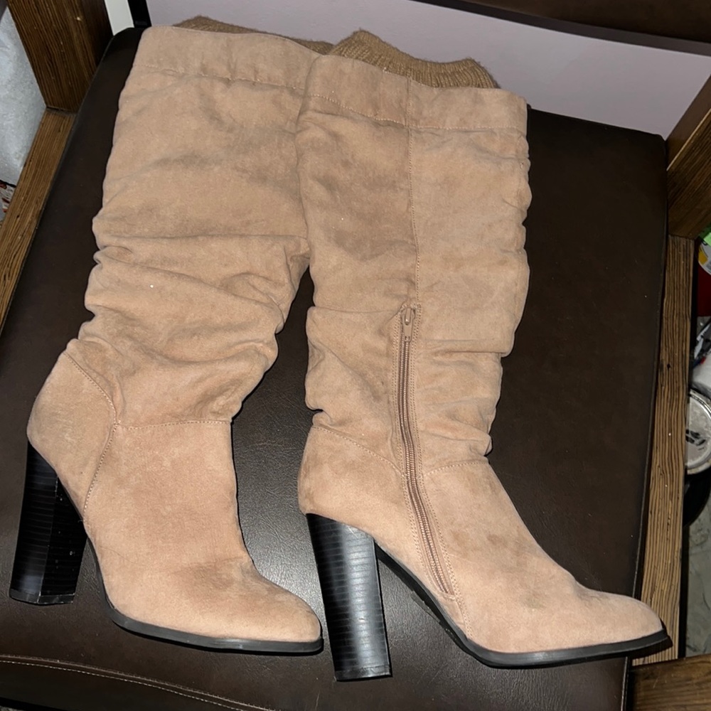 Champagne pink calf cozy booties. With a crochet look at the top.